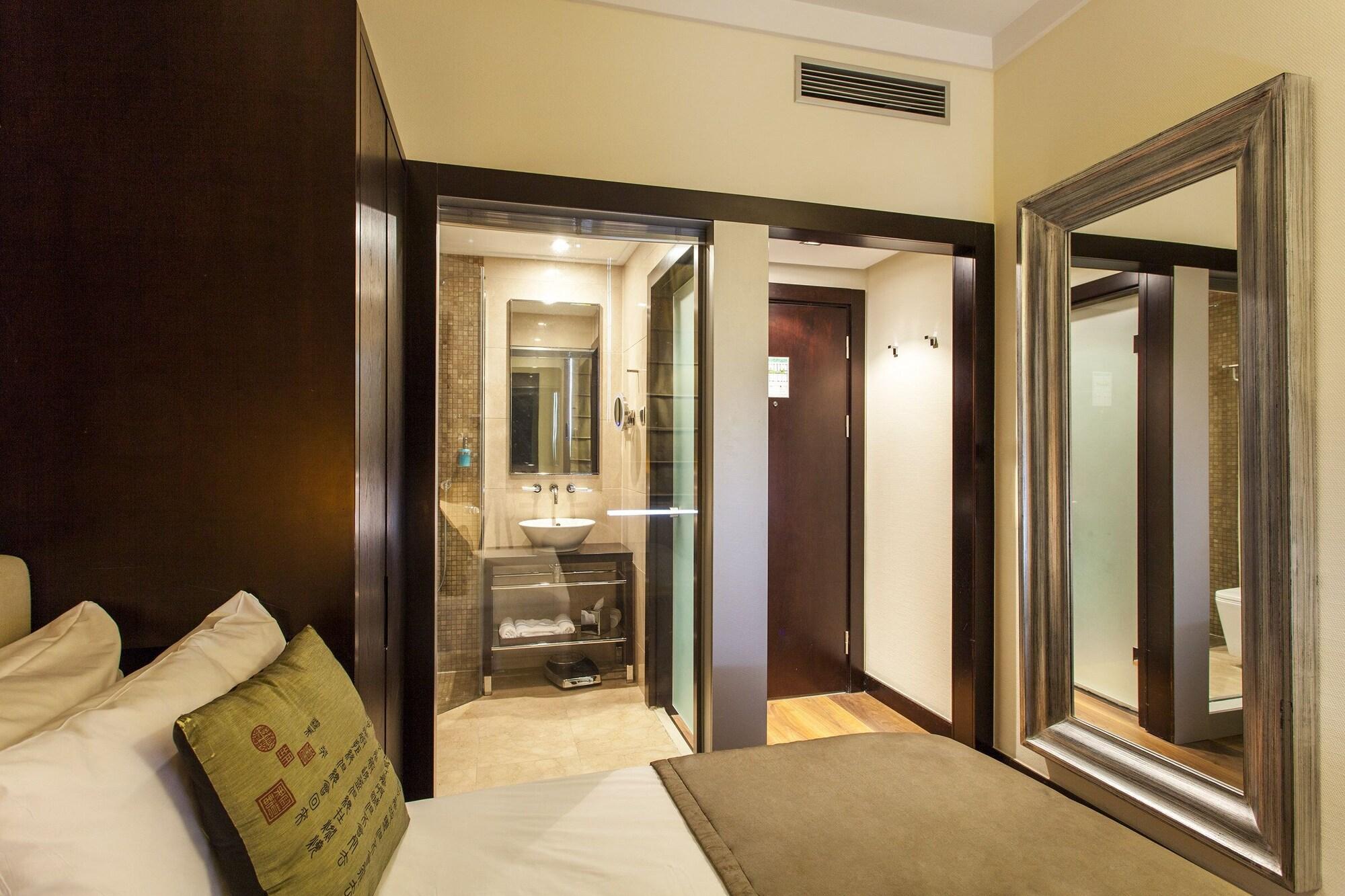 Quentin Design Hotel 4*